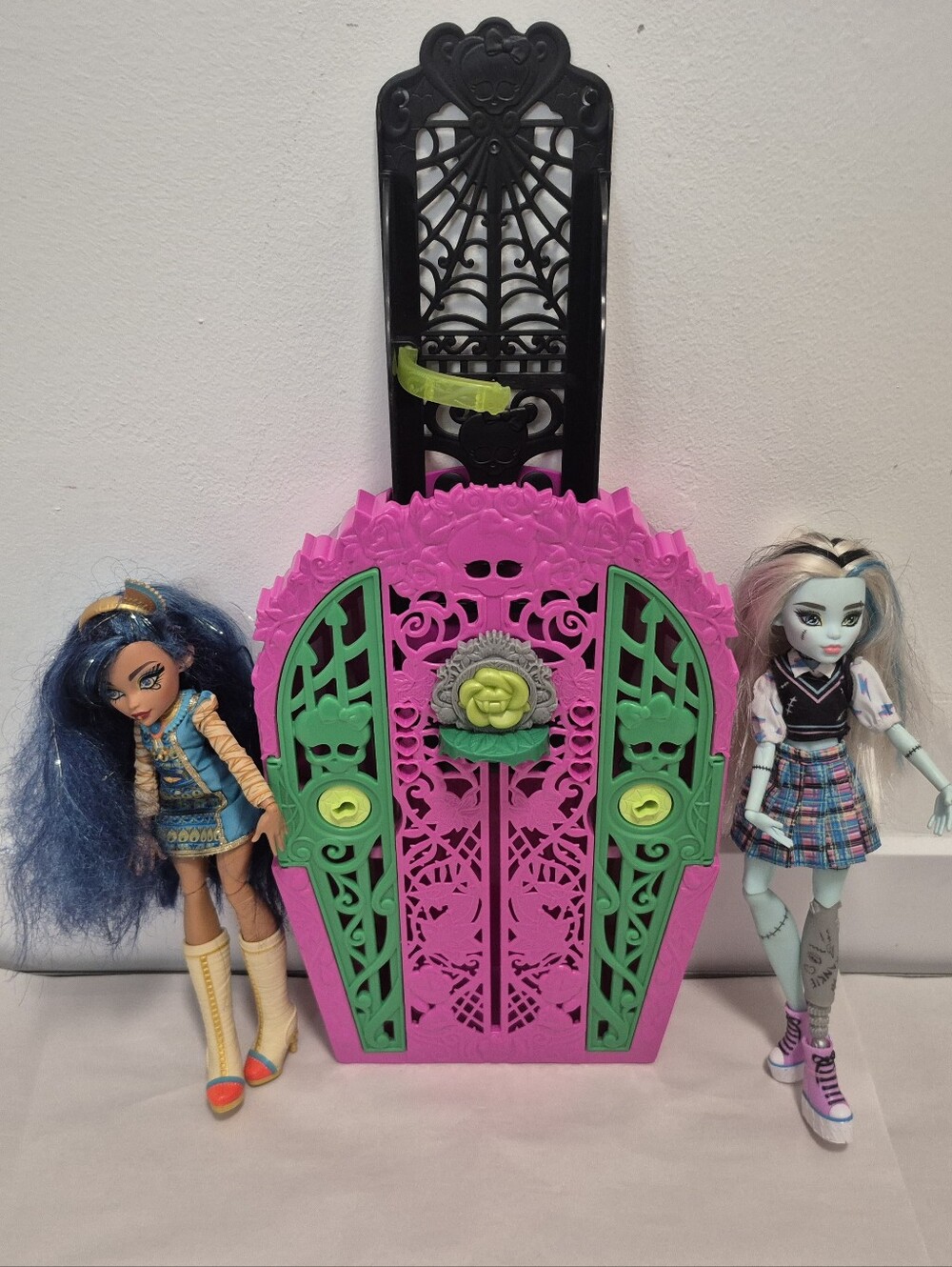 Monster high bright pink & lime green doll coffin door playset AND 2 Dolls